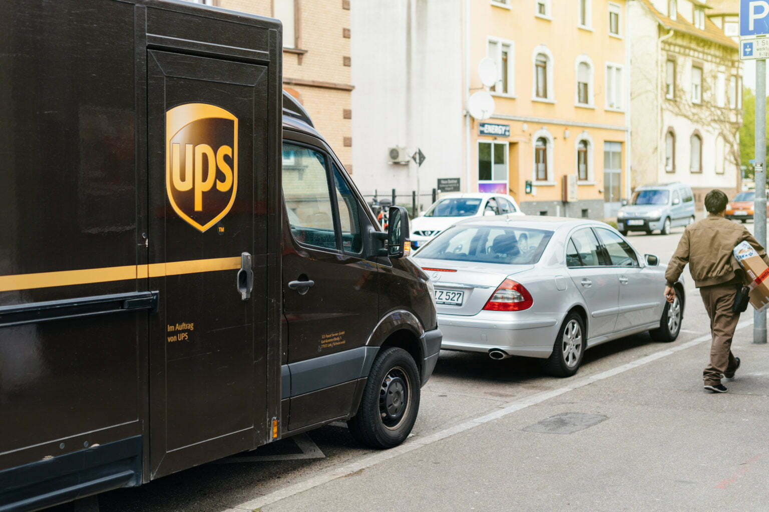 UPS Package Handler [A Comprehensive Guide] Careers & Education